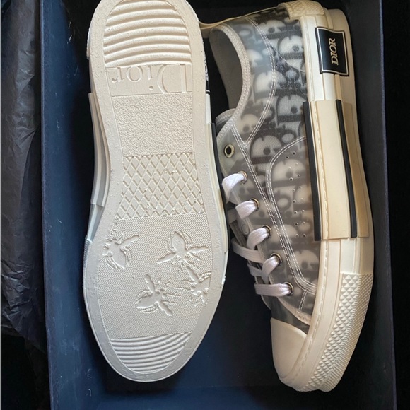 Looking to sell my shoes are Authenticated information will be provided. - Picture 5 of 6